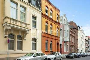 6 Wohneinheiten: Charmantes Altbau-Mehrfamilienhaus mit Garten 