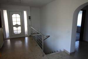 Reserviert!  Freistehendes Haus mit großzügigen Garagen und Garten in Meschenich  – Die vollständige Adresse der Immobilie erhältst du vom Anbieter., 50997 Meschenich, Köln – Vorschaubild 4