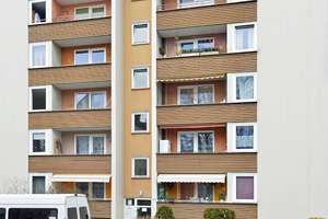 Gepflegte 3-Zimmer-Wohnung in praktischer Lage! – Salzbrunner Str. 22, 90473 Langwasser Südost, Nürnberg – Vorschaubild 2