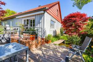 Schönes freistehendes Familienhaus mit Garten, Sonnenterrasse, Vollkeller & Stellplätzen