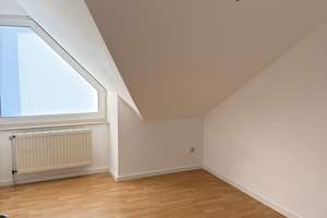 Gemütliche 3-Zimmer-DG-Wohnung mit 2 Balkonen & Keller in gefragter Wohnlage – Friedrich-Wilhelm-Straße 32, 52080 Eilendorf, Aachen – Vorschaubild 11