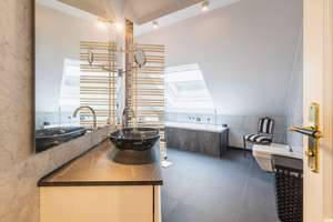 traumhafte Dachgeschosswohnung in Loschwitz mit Blick über Dresden (Balkon, 2 Stellplätze) – Die vollständige Adresse der Immobilie erhältst du vom Anbieter., 1326 Loschwitz/Wachwitz, Dresden – Vorschaubild 6