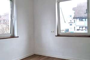 Modernisierte 4-Zimmer Wohnung zentral in Zuffenhausen - Balkon, Garage, Stellplatz und Gartenmitbe. – Rütlistr. ..., 70435 Zuffenhausen-Schützenbühl, Stuttgart – Vorschaubild 16