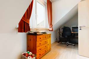 Verkauft 6 Zi-EFH mit Einliegerwohnung direkt an der Grenze  Hamburg-Norderstedt – Die vollständige Adresse der Immobilie erhältst du vom Anbieter., 22850 Norderstedt – Vorschaubild 10