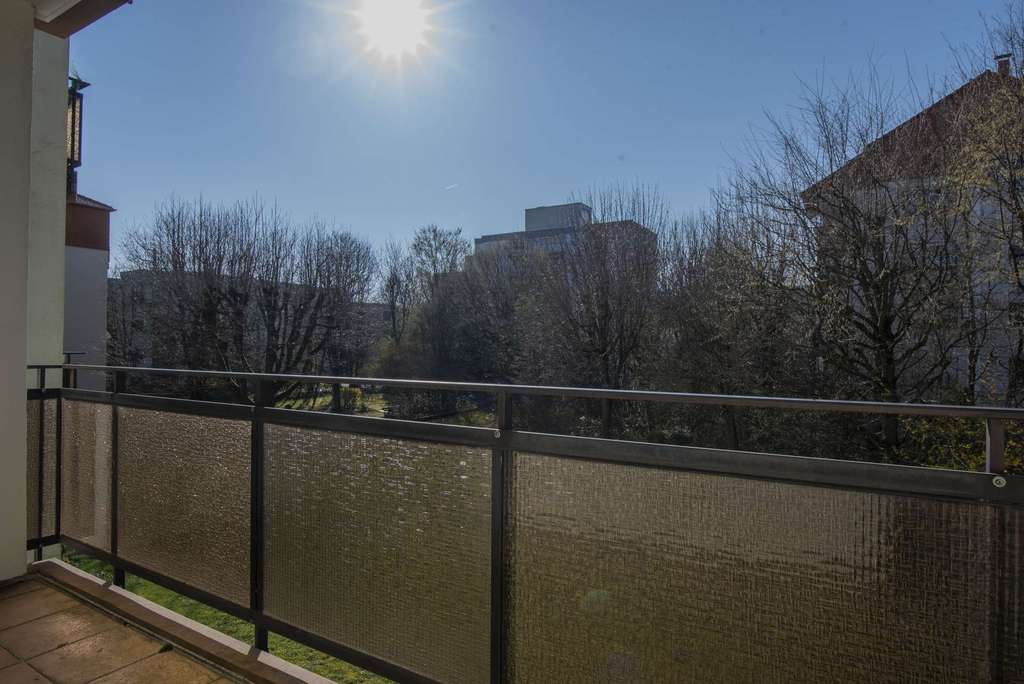 Immobilie in Steinbach - Energetisch gut, Lage auch! Top gepflegte 2ZKB mit Aussichtsbalkon und Garage. Käuferprovisionsfrei! - Bild 1