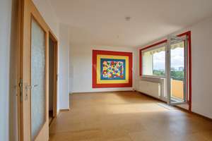 Dachgeschosswohnung mit Westbalkon, Stellplatz und Treppenlift