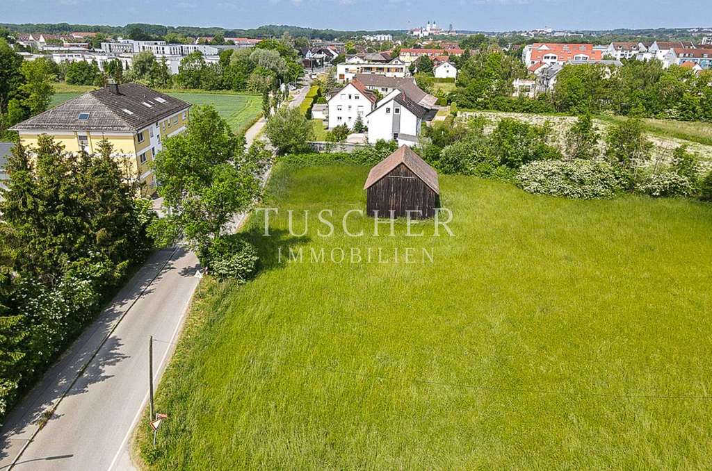 Bieterverfahren - Begünstigtes Agrarland mit Stadel am Ortsrand von Freising