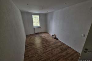 Attraktive 4-Zimmer-Wohnung mit durchdachtem Grundriss und solider WEG-Struktur in Dillweißenstein – Die vollständige Adresse der Immobilie erhältst du vom Anbieter., 75180 Dillweißenstein, Pforzheim – Vorschaubild 3