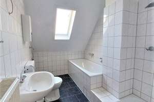 Schöne 2-Zimmerdachgeschosswohnung mit Gartenmitbenutzung zu vermieten! – Klauberger Straße 34, 42651 Solingen-Mitte, Solingen – Vorschaubild 5
