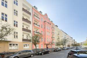 WOHLFÜHLEN IM ALTBAU-JUWEL IN CHARLOTTENBURG: 3-ZIMMER-WOHNUNG, AUFGETEILT IN 2 EINHEITEN!