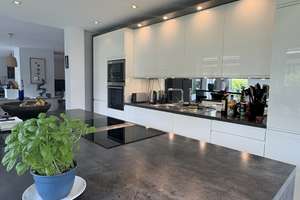 Exklusive 5-Zimmer-Wohnung in schöner Stadtvilla in direkter Rheinlage!