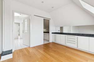 Stilvolle Dachgeschosswohnung in bester Eimsbütteler Lage – Die vollständige Adresse der Immobilie erhältst du vom Anbieter., 20259 Eimsbüttel (Ortsteil), Hamburg – Vorschaubild 4