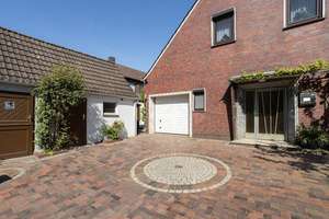 Ein- bis Zweifamilienhaus mit zwei Garagen, Carport und großem Garten – Die vollständige Adresse der Immobilie erhältst du vom Anbieter., 28816 Stuhr – Vorschaubild 2