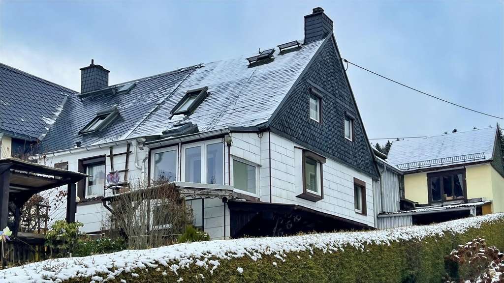 Immobilie in Grünhain-Beierfeld - Kleine Haushälfte in ruhiger Lage - Bild 1