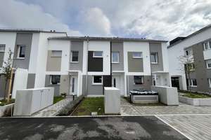 Neubau-Reihenhaus am Waldrand – Familienidyll mit Terrasse, Garten & neuer Küche – Die vollständige Adresse der Immobilie erhältst du vom Anbieter., 76356 Weingarten (Baden) – Vorschaubild 1