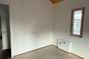 Helle 3-Zimmer Wohnung mit Balkon in Karlsruhe-Hagsfeld -  Wohnberechtigungsschein erforderlich! – Ruschgraben 12, 76139 Hagsfeld, Karlsruhe – Vorschaubild 3