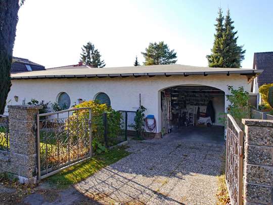 Einladendes Wohnhaus mit großer Schwimmhalle - Bild 3