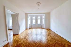 Exklusive 5-Zimmer Wohnung mit 2 Balkonen in München-Lehel