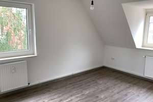 Da kommt man gern Heim: renovierte 1-Zimmer- Dachgeschoss- Wohnung mit Ausblick! – Röntgenstr. 9, 23562 Sankt Jürgen, Lübeck – Vorschaubild 4
