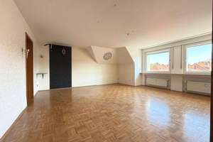 Attraktive 3,5-Zi.-Wohnung mit großem Wohnbereich, Garage und viel Gestaltungspotenzial!