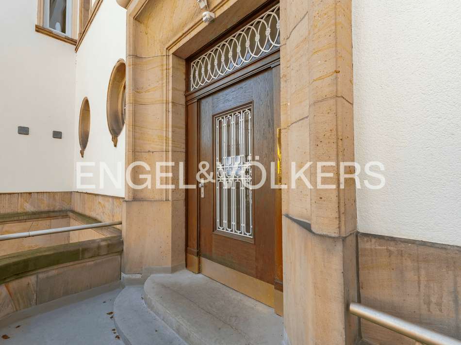 Stilvoller Eingangsbereich ...