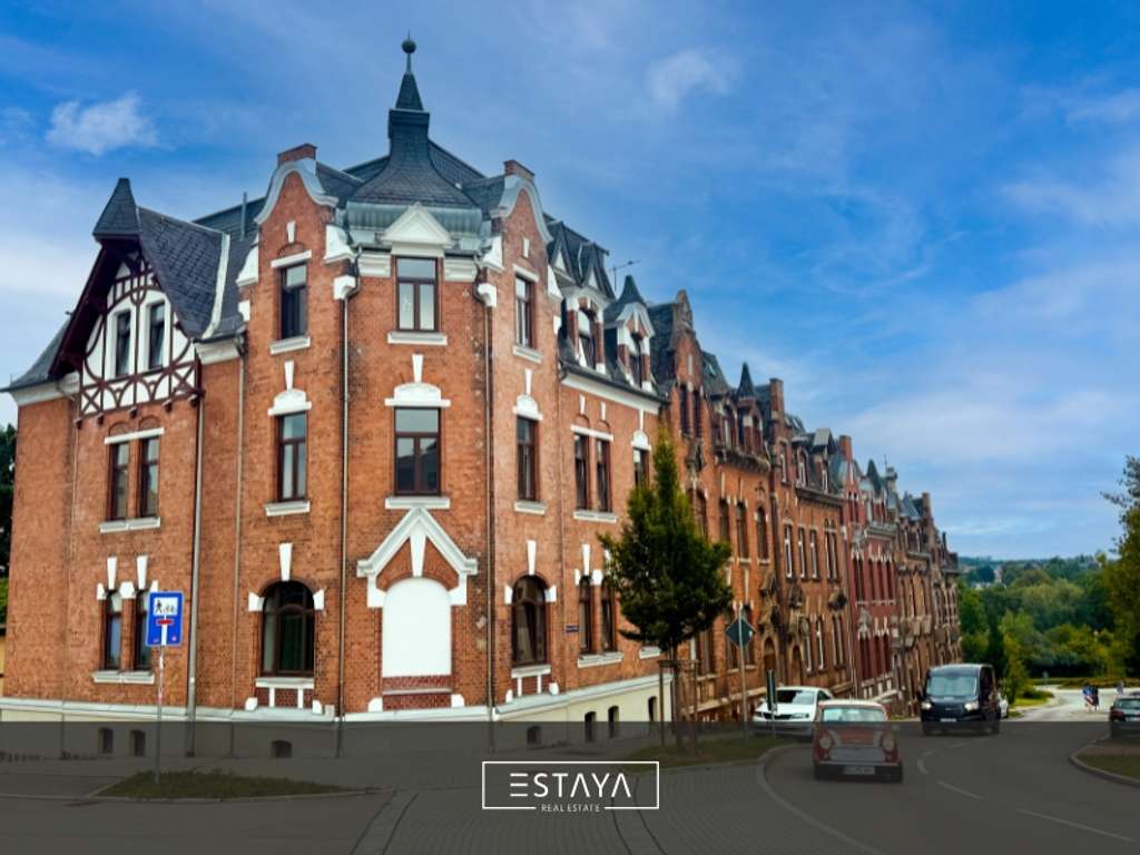 Immobilie in Crimmitschau - Sicher vermietet & modernisiert: Mehrfamilienhaus in Crimmitschau mit Ausbaureserve im Dachgeschoss - Bild 0