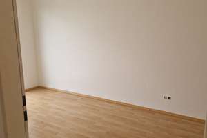 Schöne, frisch renovierte 3-Raum-DG-Wohnung mit Balkon und Garagenstellplatz in Mönchengladbach – Neersbroicher Straße 173, 41066 Flughafen, Mönchengladbach – Vorschaubild 10