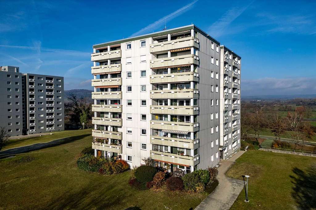 Immobilie in Singen (Hohentwiel) - 2,5-Zimmer-Wohnung mit Tiefgarage & Balkon. Sanieren und Wohnen oder Vermieten - Bild 3