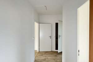 3-Raum-Wohnung, Balkon, Top-Einbauküche + Fernseher geschenkt – Wolgograder Allee 62, 9123 Hutholz, Chemnitz – Vorschaubild 8