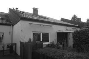 Doppelhaushälfte mit neuer Heizung und Potential für 2 Wohneinheiten – Ihr Traumhaus in bester Lage! – Main-Kinzig-Kreis – Vorschaubild 1