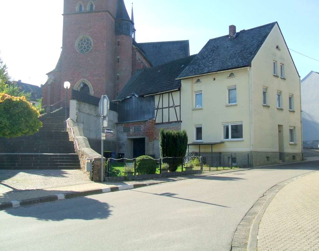 Immobilie in Niedersohren - +++REDUZIERT+++ Solides, teilrenoviertes Wohnhaus mit Außenanlage, Nebengebäude und Garage - Bild 2