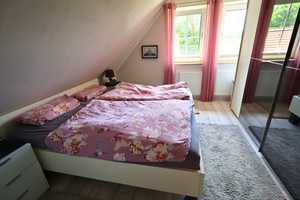 RESERVIERT: Wohnen wie im Bilderbuch: Gepflegtes Einfamilienhaus mit großzügigem Garten – Oldenburg (Kreis) – Vorschaubild 18