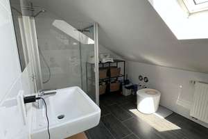 Sanierte 2,5 Zimmer Dachgeschosswohnung in ruhiger Wohnlage – Die vollständige Adresse der Immobilie erhältst du vom Anbieter., 86156 Kriegshaber, Augsburg – Vorschaubild 8