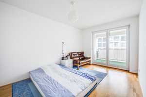 AIGNER - Helle 2-Zimmer-Wohnung mit Loggia in begehrter Lage Nymphenburgs – München – Vorschaubild 2