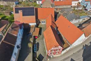 Historischer Fachwerkcharme: Haus mit Hof, großzügiger Scheune + Garten mit eigener Zufahrt – Die vollständige Adresse der Immobilie erhältst du vom Anbieter., 35510 Butzbach – Vorschaubild 2