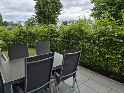 Neubau: Stilvolle 2-Raum-Erdgeschosswohnung mit hochwertiger EBK und Terrasse