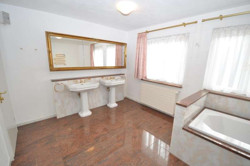 Immobilie in Bodman-Ludwigshafen - Großzügiges Einfamilienhaus mit Indoor-Pool und schönem Garten in Bodman - Teilseesicht - frei  - Bild 7