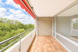 S-Asemwald: Tolle 4,5-Zi.-Wohnung mit Lift, TG-Stellpl., 2 Bäder, Fernsicht & Aussicht ins Grüne*** – Die vollständige Adresse der Immobilie erhältst du vom Anbieter., 70599 Asemwald, Stuttgart – Vorschaubild 2
