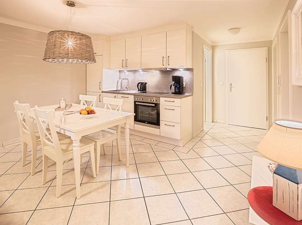 Immobilie in Timmendorfer Strand - Gut gelegene 3-Zimmer-Mitarbeiterwohnung - provisionsfrei direkt vom Eigentümer zu verkaufen - Bild 2