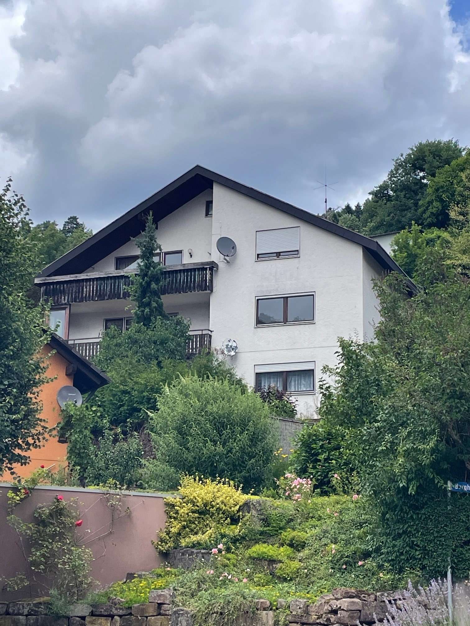 Großzügiges Zweifamilienhaus mitten in Alpirsbach, Freudenstadt Kreis – Bild 2