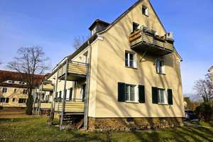 "Charmante 3-Zimmer-Wohnung mit Balkon in ruhiger Lage – Denkmalgeschütztes Objekt"