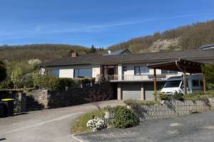 Gepflegter Bungalow, mit Fernblick und großzügigem Grundstück in Heimbach zu verkaufen – Auf dem Broich 6, 52396 Heimbach – Vorschaubild 2