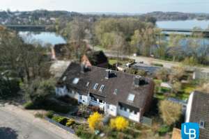 Split-Level-Reihenhaus mit Seeblick– Wohnen in einer begehrten Lage von Plön – Die vollständige Adresse der Immobilie erhältst du vom Anbieter., 24306 Plön – Vorschaubild 2