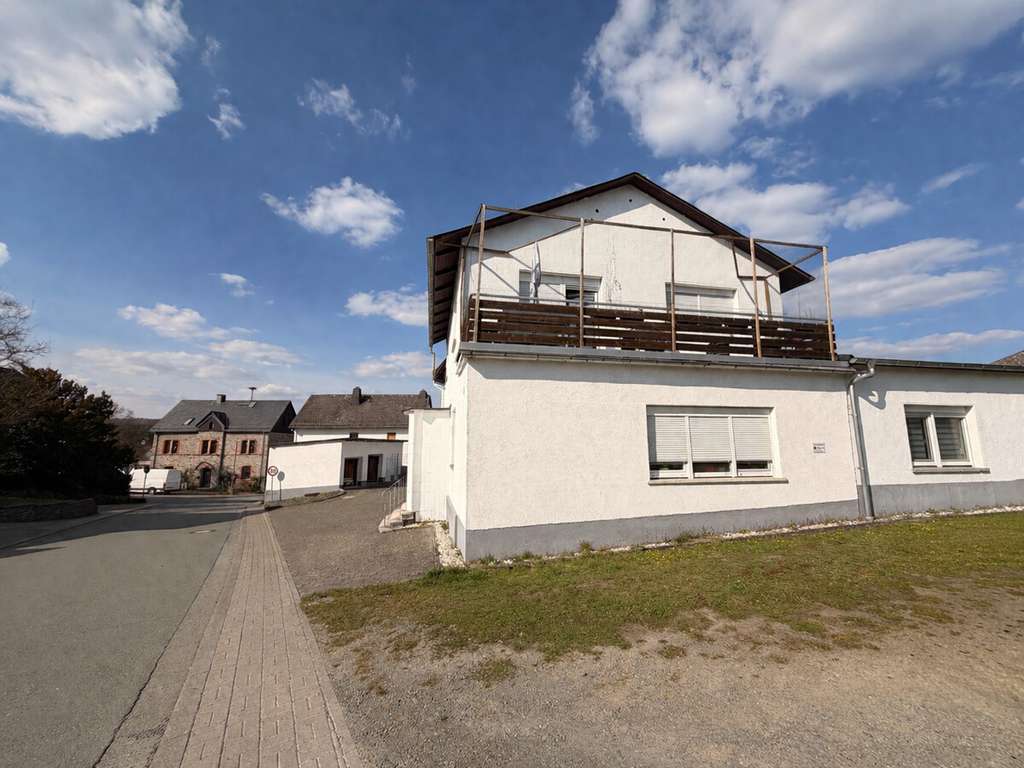 Immobilie in Leun - Ertragreiches Mehrfamilienhaus mit vier Wohneinheiten in ruhiger Lage - Bild 2