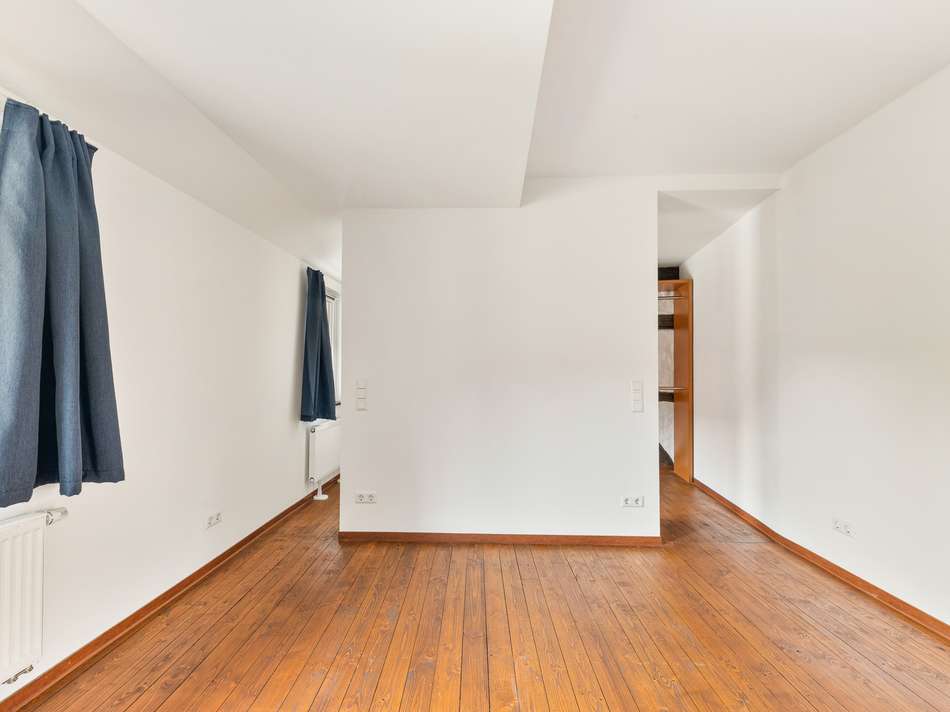 2. OG Schlafzimmer m Anklei...