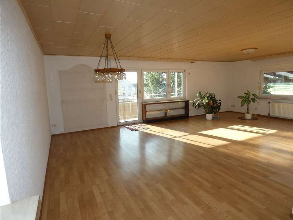 Wohn-Esszimmer mit Zugang zum