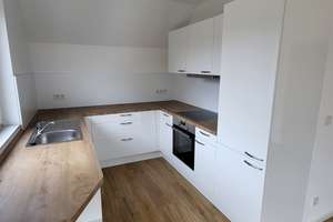 Modernes Wohnen auf zwei Ebenen – klimatisierte 4-Zimmer-Maisonettewohnung mit EBK und Südbalkon – Meinstraße 4a, 38448 Vorsfelde, Wolfsburg – Vorschaubild 3