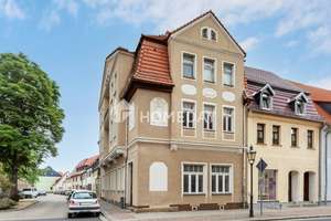 Stadtvilla mit großzügigem Raumangebot und Entwicklungschance für Investoren oder Eigennutzer

