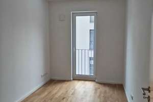 4 Zimmer mit 3 Schlafzimmern und Balkon auf der 2. Etage in Hamburg – Pinneberger Straße 17B, 22457 Schnelsen, Hamburg – Vorschaubild 2