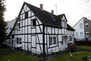 Raum für Neues: Grundstück mit sanierungsbedürftigem Doppelhaus – Die vollständige Adresse der Immobilie erhältst du vom Anbieter., 45699 Herten – Vorschaubild 3
